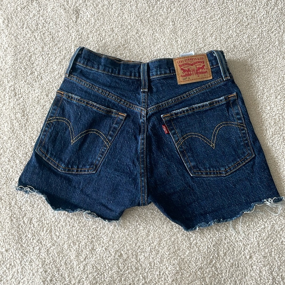 LEVI JEAN SHORTS LIKE NEW 24